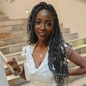 Meet your Posher, Dominique